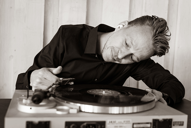Michel Rolvink Lekker Getikt Platenspeler_zw Michel Rolvink Lekker Getikt met platenspeler